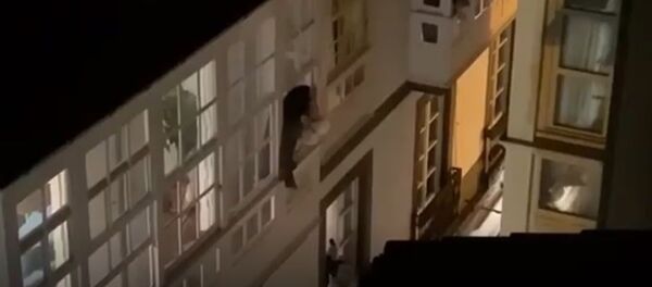 İspanya’da genç bir çift pencerede evlendi - Sputnik Türkiye