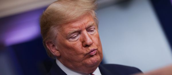 Günlük koronavirüs görev gücü basın toplantısında 'Korkan Amerikalılara ne söyleyeceksiniz' sorusu yöneltilen Donald Trump, kızgınlıkla yanıt vermeden önce - Sputnik Türkiye