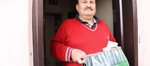 Evden çıkamayan 65 yaş üstü vatandaş, 112'yi arayarak maden suyu istedi - Sputnik Türkiye