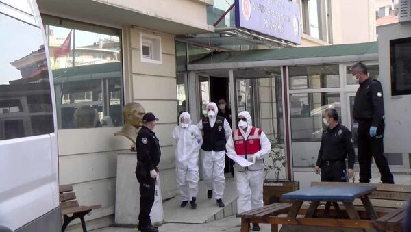 Karantinadaki annesini görmeye izin vermeyen güvenlikleri bıçaklayan şahıs tutuklandı - Sputnik Türkiye