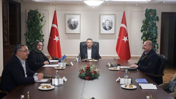 Cumhurbaşkanı Yardımcısı Fuat Oktay'ın başkanlığında, yeni tip koronavirüs (Kovid-19) tedbirlerine ilişkin koordinasyon toplantısı yapıldı - Sputnik Türkiye