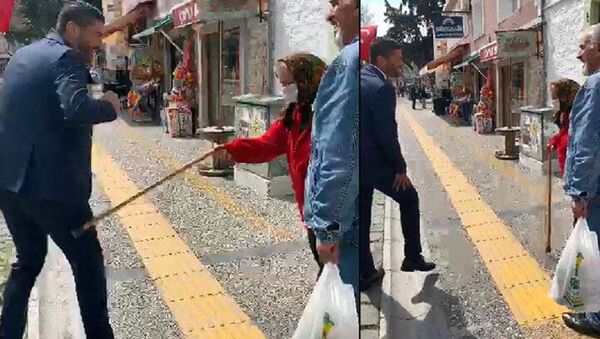 Evde kal uyarısı yapan belediye başkanına bastonla vurdu - Sputnik Türkiye
