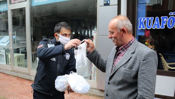Kenevirden imal edilen Rize bezi ile koranavirüsten korunmak için maske üretildi - Sputnik Türkiye
