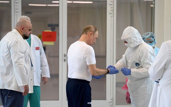 Putin, Moskova yakınındaki 'koronavirüs hastanesini' ziyaret etti - Sputnik Türkiye