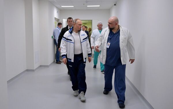 Putin Moskova yakınındaki 'koronavirüs hastanesini' ziyaret etti - Sputnik Türkiye