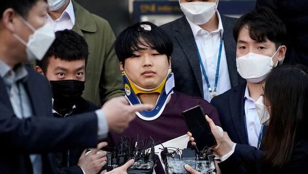 Güney Kore polisi, internet üzerinden cinsel santaj yaparak ülkede infial yaratan bir çetenin lideri olan 24 yaşındaki Cho Ju-bin'i kamuoyuna ifşa ederek alışılmadık bir adım attı. - Sputnik Türkiye