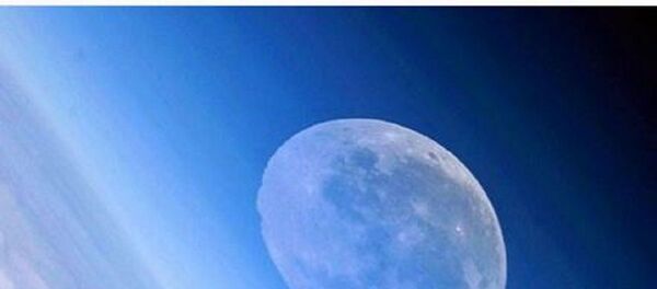 Rus kozmonotun çektiği eriyen ay - Sputnik Türkiye