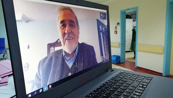 Tarihçi İlber Ortaylı, koronavirüsle mücadele eden sağlık çalışanlarıyla konuştu. - Sputnik Türkiye