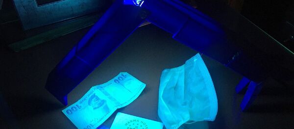 Ultraviyole ışınlarıyla koronavirüsü öldüren cihaz Ultraviyole ışınlarıyla koronavirüsü öldüren cihaz - Sputnik Türkiye