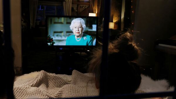 İngiltere Kraliçesi 2. Elizabeth, koronavirüs salgınındaki gelişmelere ilişkin ulusa sesleniş konuşması yaptı. - Sputnik Türkiye