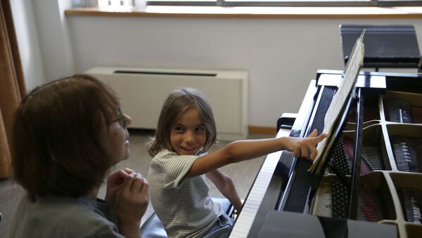 ‘Piyanonun dahi çocuğu’ olarak anılan yedi yaşındaki Stelios Kerasidis - Sputnik Türkiye