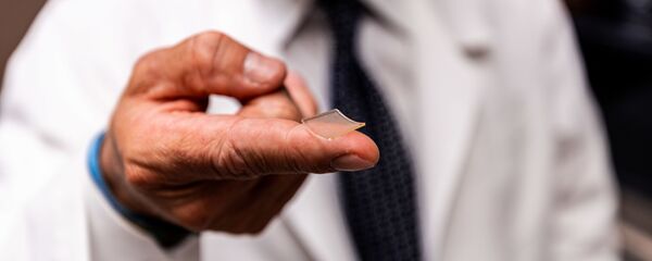 mikro iğneli bant şeklindeki aşı prototipi - Sputnik Türkiye