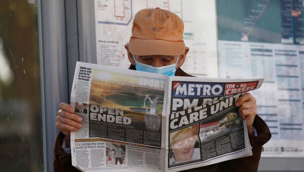 İngiltere Başbakanı Boris Johnson'ın koronavirüs semptomları nedeniyle yoğun bakıma kaldırılması tüm gazetelerin manşetlerinde. - Sputnik Türkiye