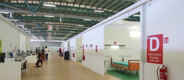 İtalya'nın Bergamo kentinde yeni tip koronavirüsle (Kovid-19) mücadele için Rus askeri uzmanların yardımıyla kurulan sahra hastanesi - Sputnik Türkiye