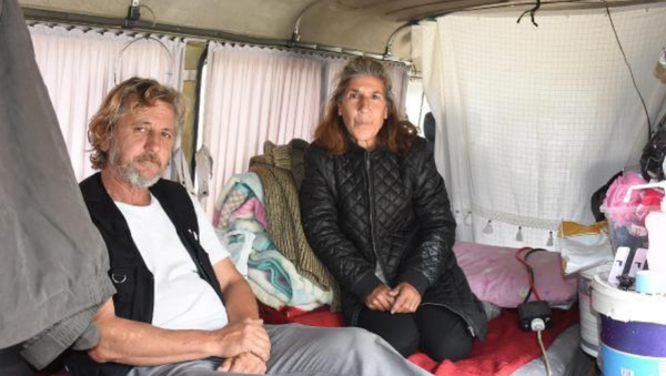 Minibüste yaşayan çiftten 'Evde kal' çağrısı - Sputnik Türkiye