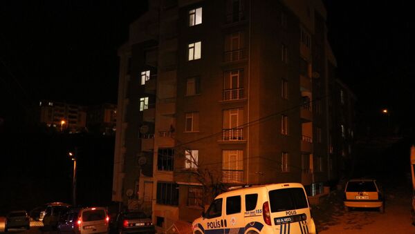 Kırşehir’de korona virüsü salgını tedbirleri kapsamında 12 dairelik bir apartmanda karantina uygulaması yapıldı. - Sputnik Türkiye
