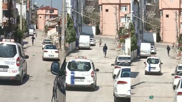 Sokağa çıkma yasağını ihlal eden gençler, doğalgaz dağıtım aracını polis sanınca büyük panik yaşadı - Sputnik Türkiye