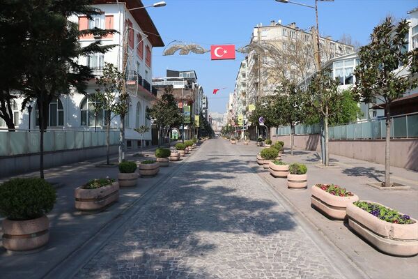 Balıkesir'de yasağın ardından sokaklar ve caddeler boş kaldı - Sputnik Türkiye