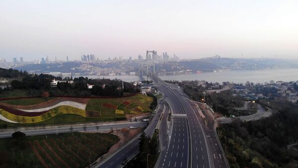 Sokağa çıkma yasağının ikinci günü. İstanbul 15 Temmuz Köprüsü - Sputnik Türkiye