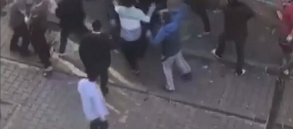 İstanbul’da fırıncılar sokak ortasında birbirine girdi: Polis ceza kesti İstanbul’da fırıncılar sokak ortasında birbirine girdi: Polis ceza kesti - Sputnik Türkiye