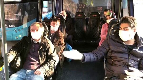 Şoförü kurtarmak isteyen yolcu: Biz inelim, adama ceza kesmeyin - Sputnik Türkiye