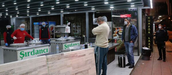 Adana'da şırdan kuyruğu - Sputnik Türkiye