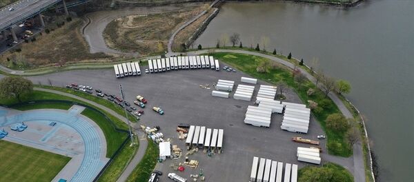 New York'ta hastanelere gönderilmek üzere yeni konteyner morglar hazırlandı - Sputnik Türkiye