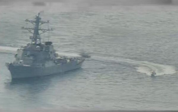 ABD Donanması, İran Devrim Muhafızları Ordusuna (DMO) bağlı sürat botlarının Basra Körfezi'nde ABD savaş gemilerini taciz ettiğini açıkladı.  - Sputnik Türkiye