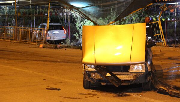 Sokağa çıkma kısıtlamasına uymayan ehliyetsiz sürücü kazaya karıştı - Sputnik Türkiye