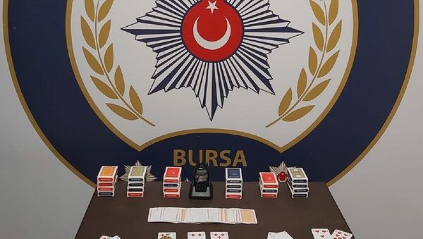 Polis telsizi dinleyerek kumar oynayan 22 kişiye 69 bin 300 lira ceza - Sputnik Türkiye