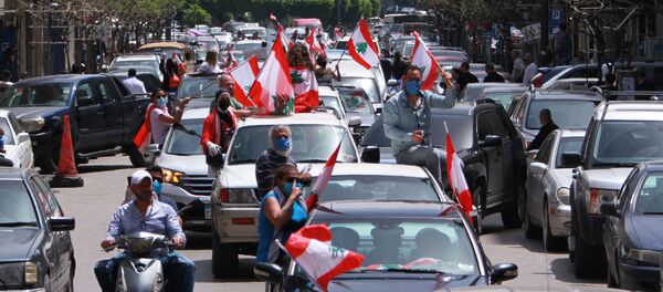 Lübnan’da yüzlerce protestocu salgına rağmen sokakları doldurdu. Lübnan’da yüzlerce protestocu salgına rağmen sokakları doldurdu. - Sputnik Türkiye