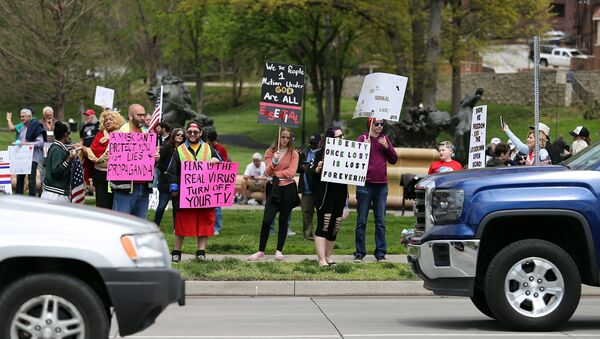 ABD'nin Missouri eyaletinde koronavirüs tedbrilerine karşı protesto  - Sputnik Türkiye