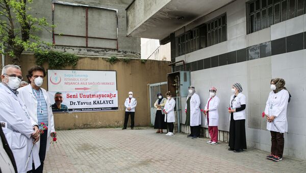 Koronavirüs nedeniyle vefat eden Dr. Yavuz Kalaycı'nın adı çalıştığı merkezde yaşatılacak - Sputnik Türkiye