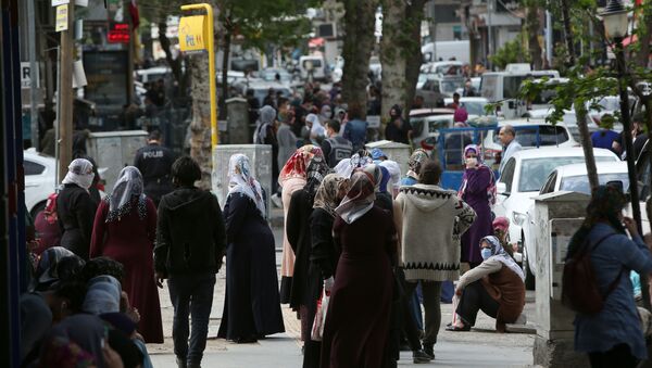 Ramazan alışverişi koronavirüs dinlemedi: Sokaklar doldu taştı - Sputnik Türkiye