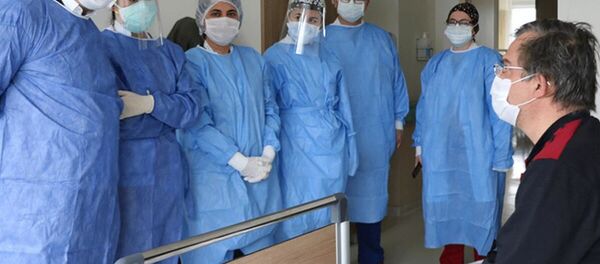 Koronavirüsü yenen akademisyen: Hayata yeni başlangıç yapmış hissediyorum - Sputnik Türkiye