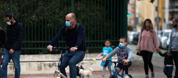İspanya – kororonavirüs – çocuklar – sokağa çıkma yasağının ardından çocuklar - maske - Sputnik Türkiye