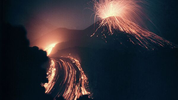Dünyanın en büyük aktif yanardağları - Sputnik Türkiye