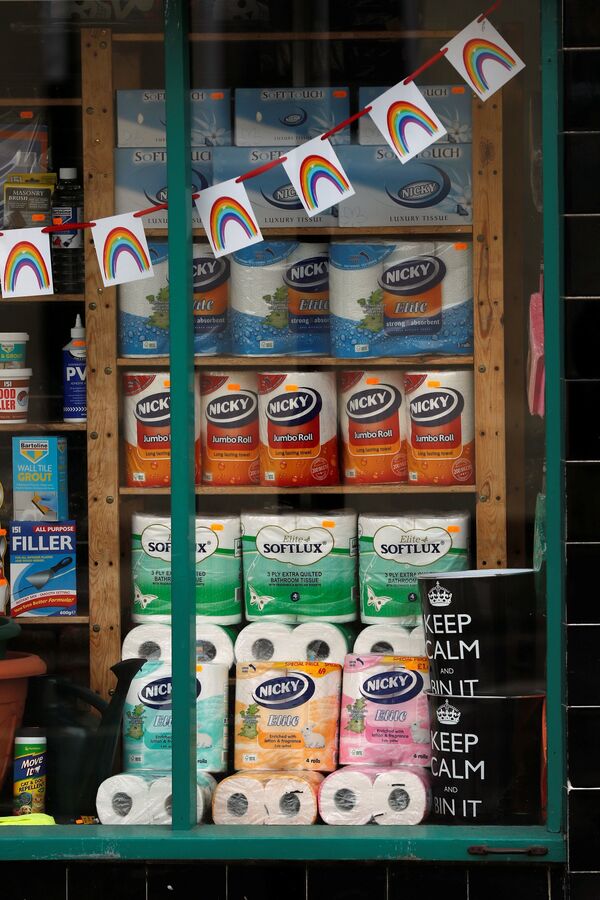 Kovid-19 ile mücadelede sembol olmuştu: Sağlık çalışanları alkışlanırken, çift kemerli gökkuşağı belirdi - Sputnik Türkiye