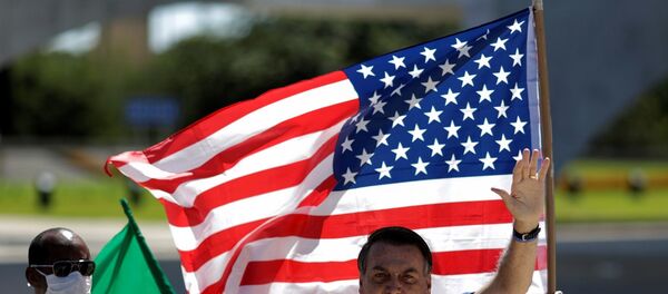 Brezilya Cumhurbaşkanı Jair Bolsonaro, Temsilciler Meclisi Başkanı Rodrigo Maia'ya karşı düzenlenen protestoda  - Sputnik Türkiye