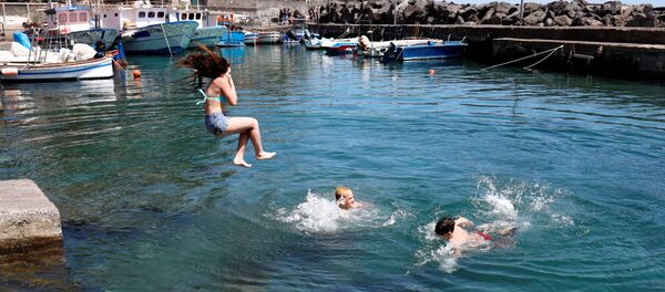 İtalya’da salgına yönelik sıkı tedbirler kademeli olarak gevşetilmeye başlandı. - Sputnik Türkiye