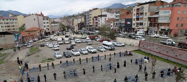 Erzurum'da bariyerli maske dağıtımı Erzurum'da bariyerli maske dağıtımı - Sputnik Türkiye