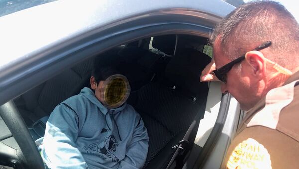 ABD'de kendine Lamborghini almak için evden kaçan 5 yaşındaki çocuk, otoyol polisine yakalandı - Sputnik Türkiye