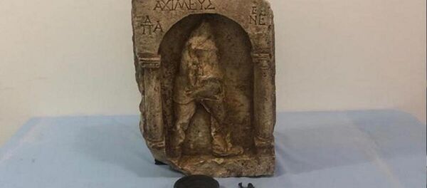 Antalya'nın Manavgat ilçesinde düzenlenen operasyonda 1400 yıllık 11 tarihi eserle birlikte yakalanan 3 şüpheli gözaltına alındı. - Sputnik Türkiye