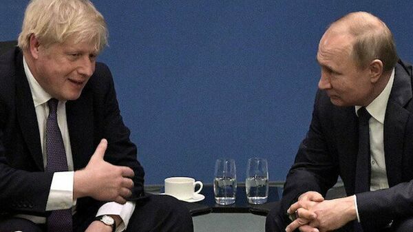 İngiltere Başbakanı Boris Johnson, Rusya Devlet Başkanı Vladimir Putin - Sputnik Türkiye