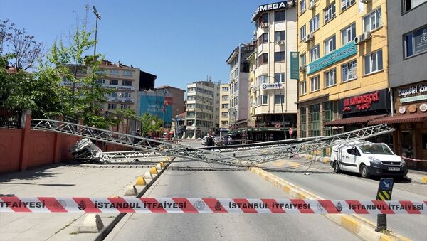 Kadıköy'de tatbikat sırasında itfaiye aracındaki merdivenin devrilmesi sonucu bir itfaiyeci yaşamını yitirdi. - Sputnik Türkiye