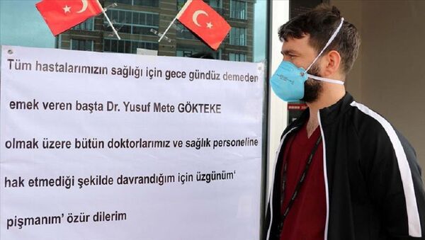 Tartıştığı doktordan hastane girişine astığı pankartla özür diledi - Sputnik Türkiye
