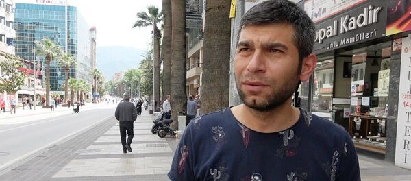 Denizli'de maskesiz dolaşan vatandaş - Sputnik Türkiye