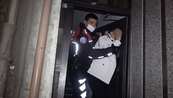 İstanbul Sultangazi'de, polis ekiplerinin düzenlediği fuhuş operasyonunda 1'i yabancı uyruklu 3 kadınla birlikte toplam 6 kişi gözaltına alındı. - Sputnik Türkiye