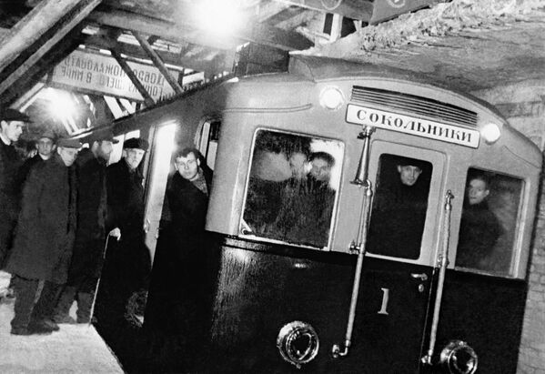 Moskova metrosu 85. yaşında - Sputnik Türkiye
