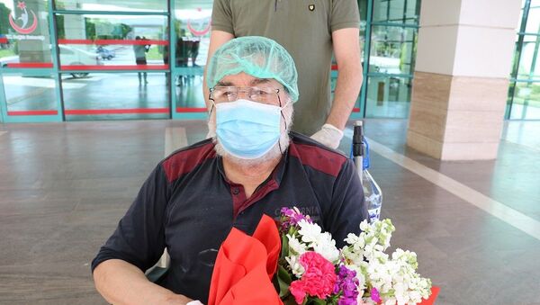  74 yaşındaki adam koronavirüsü ikinci kez yendi - Sputnik Türkiye